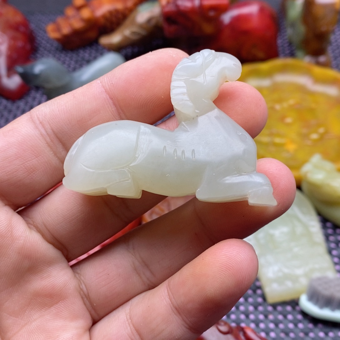 蛇纹石玉颈饰未镶嵌