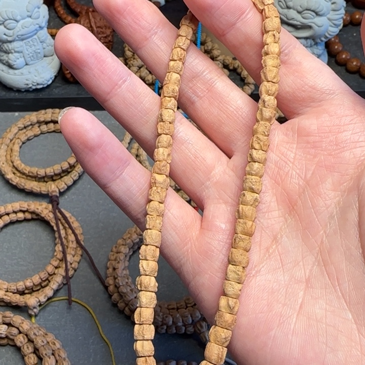 小***智手串柏香籽/百香籽方块多棱