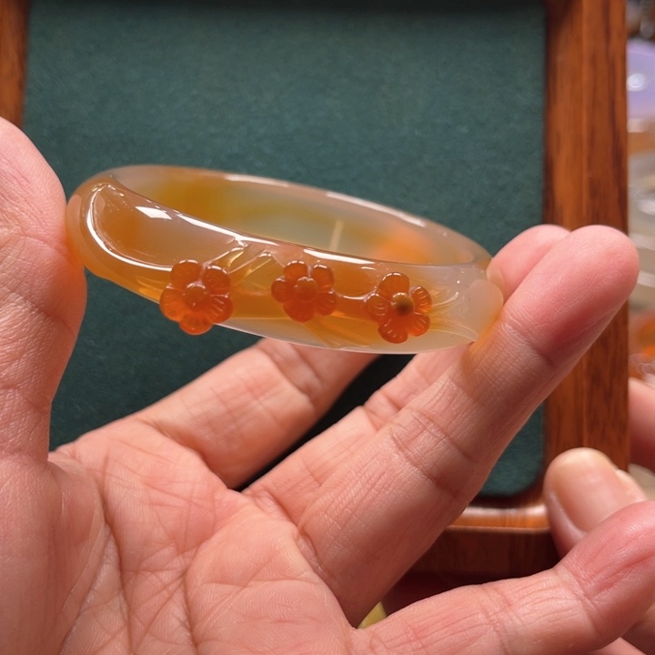 玛瑙/玉髓手镯未镶嵌