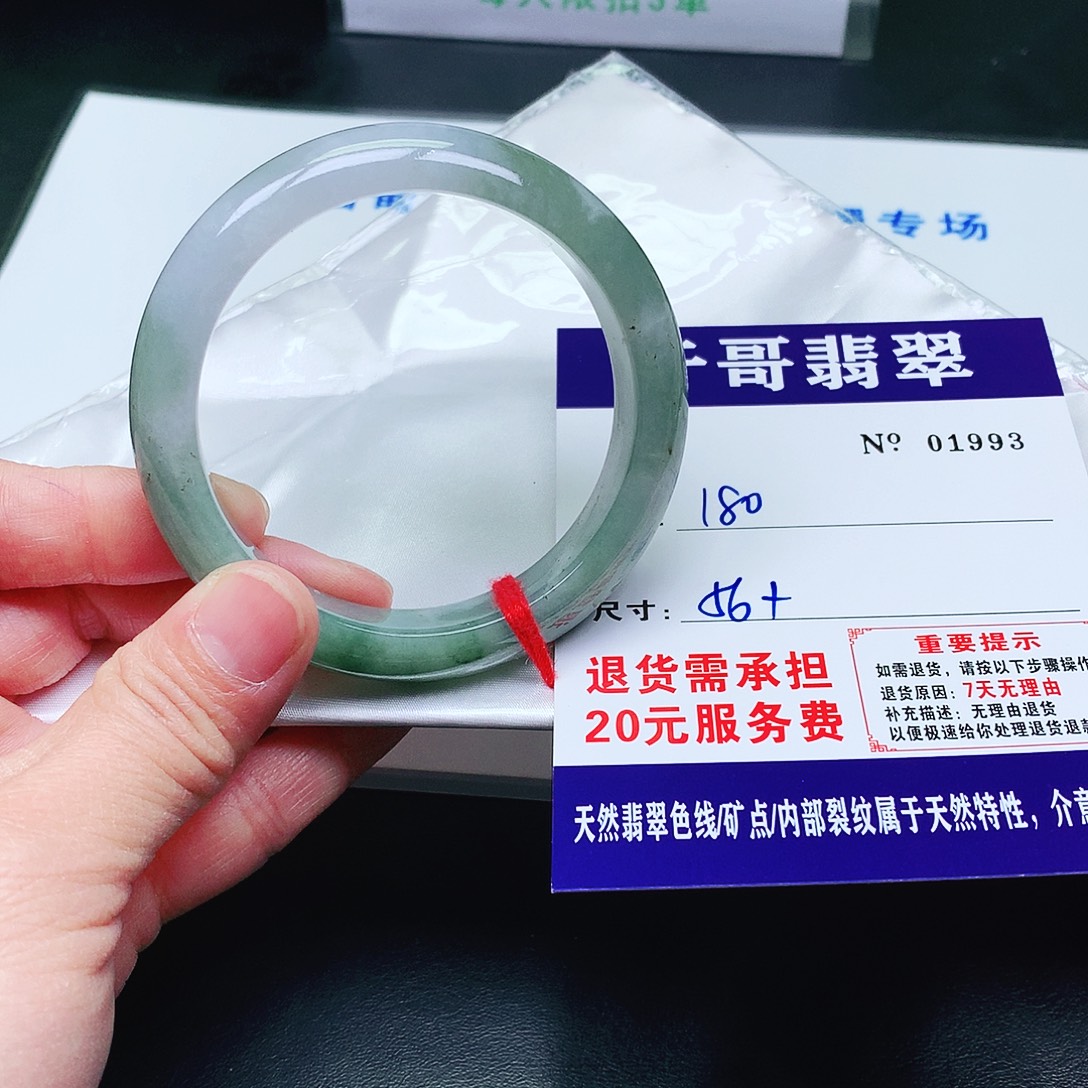 翡翠未镶嵌手镯993。     