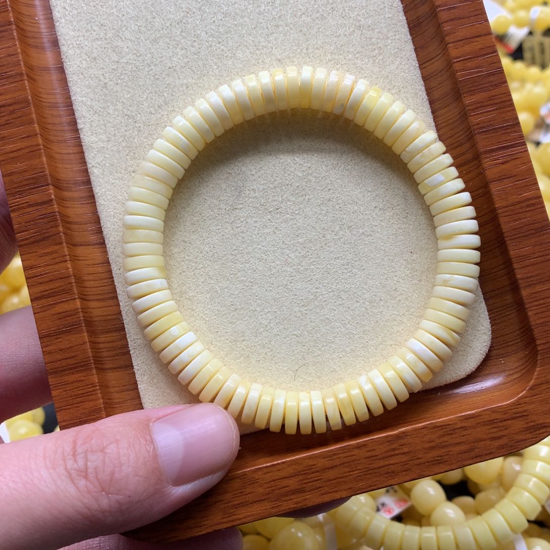 蜜蜡手链未镶嵌?***治蜜蜡