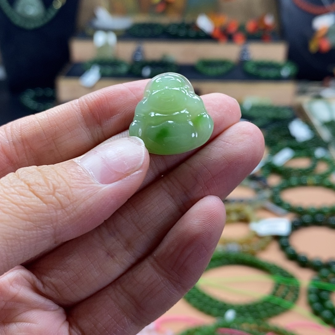 颈饰未镶嵌和田玉（碧玉）