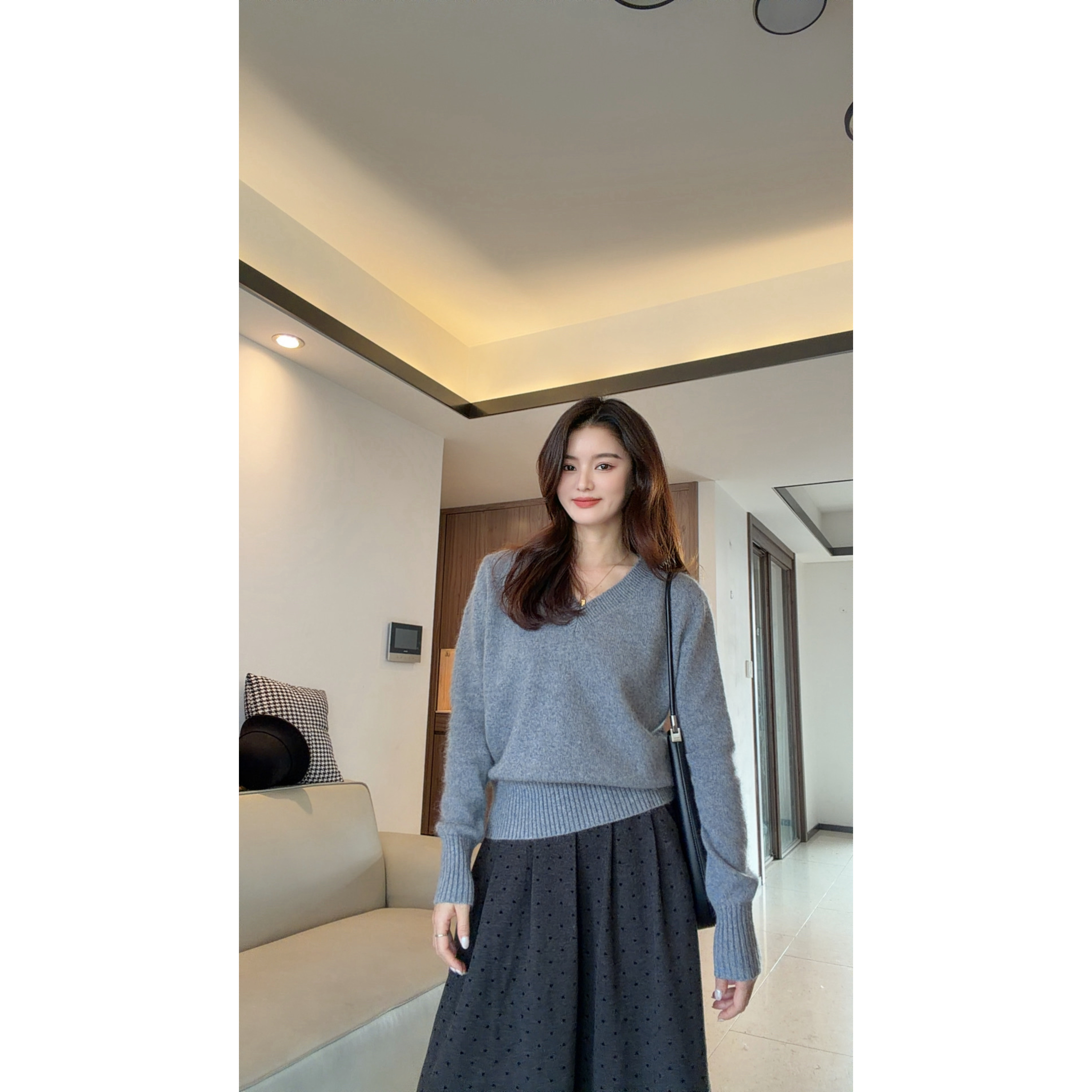 #54022浣熊毛简约风秋冬V领长袖针织打底毛衣女显瘦百