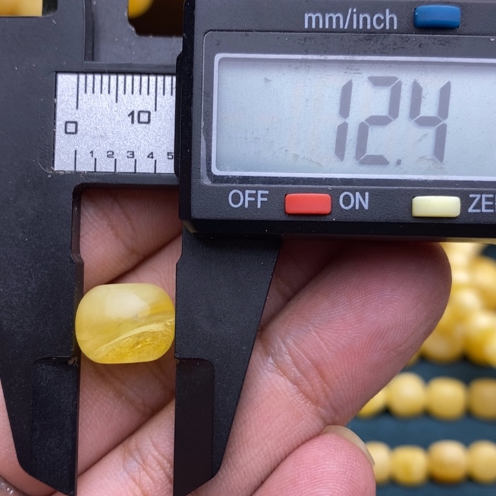 琥珀未镶嵌裸石19号12.4*9.7喇叭口微瑕