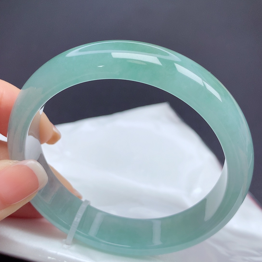 翡翠手镯未镶嵌10n n n n n n n n