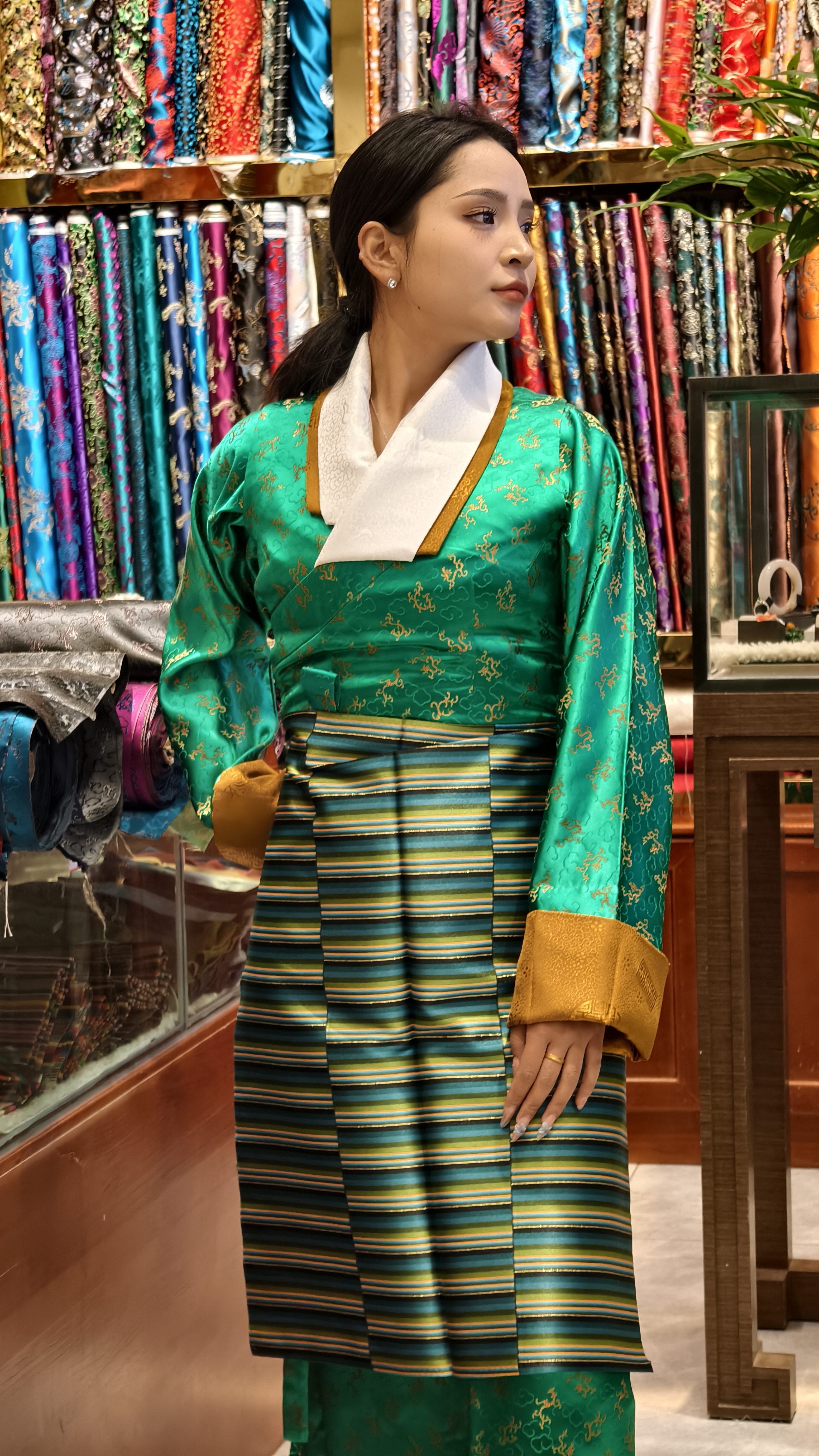 藏式新款过年装三件套