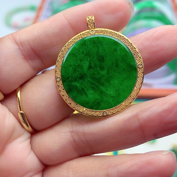 翡翠颈饰18K金镶嵌翡翠