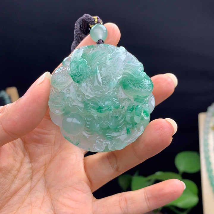 山***炎石英质玉未镶嵌颈饰