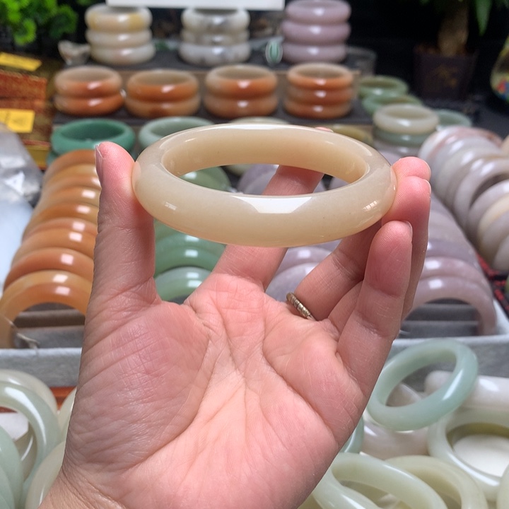 石英质玉（佘太翠）未镶嵌手镯60.4