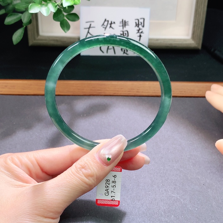 翡翠手镯未镶嵌天然翡翠手镯