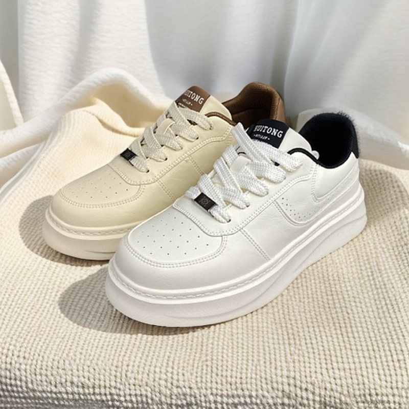 新款春季休闲舒适皮鞋男士透气软底小众百搭