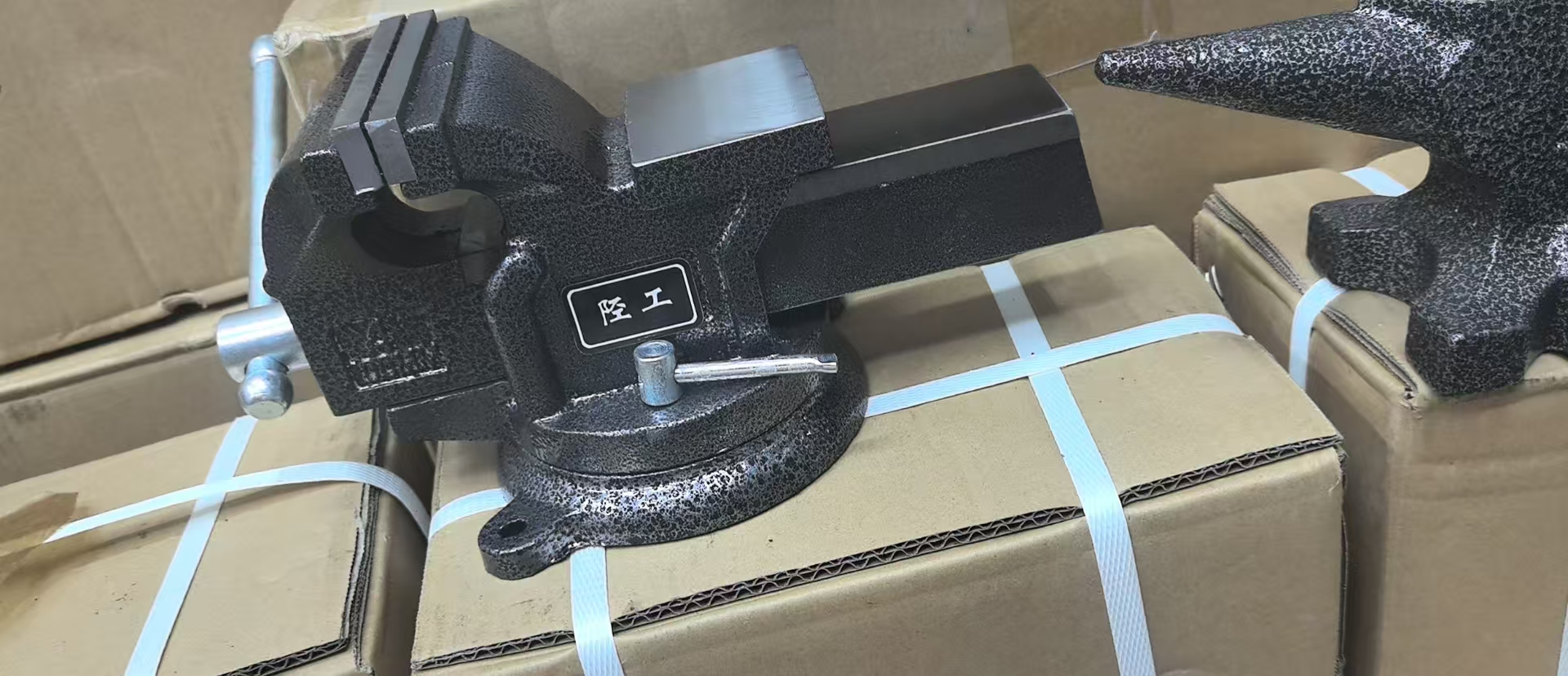 （直播）陉工台虎钳工作台虎钳工业级重型台虎钳虎台钳多功能台钳