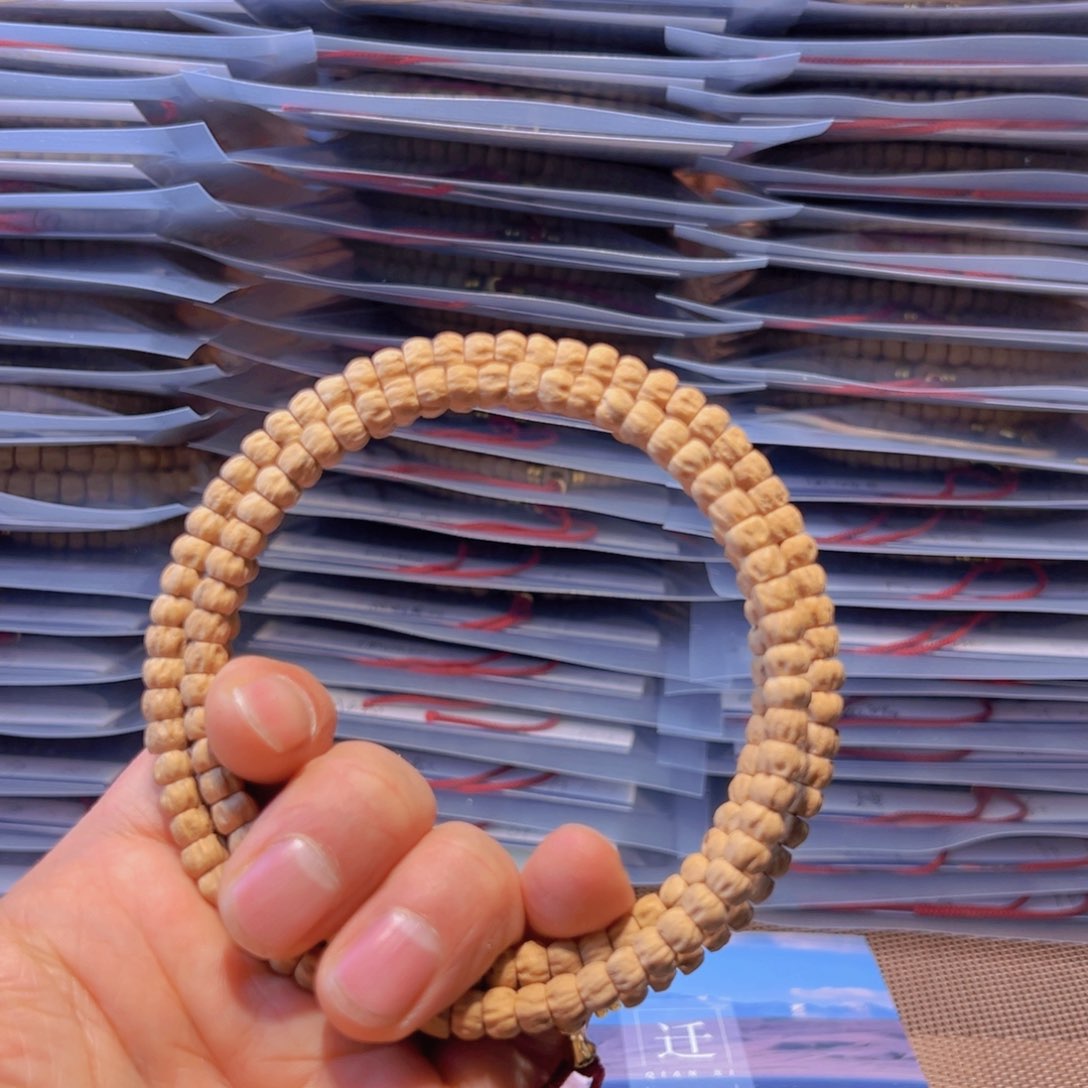 柏香籽/百香籽吊坠上*