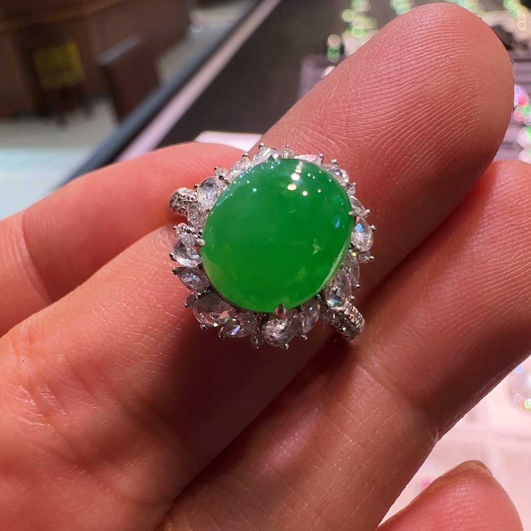 翡翠18K金镶嵌戒指