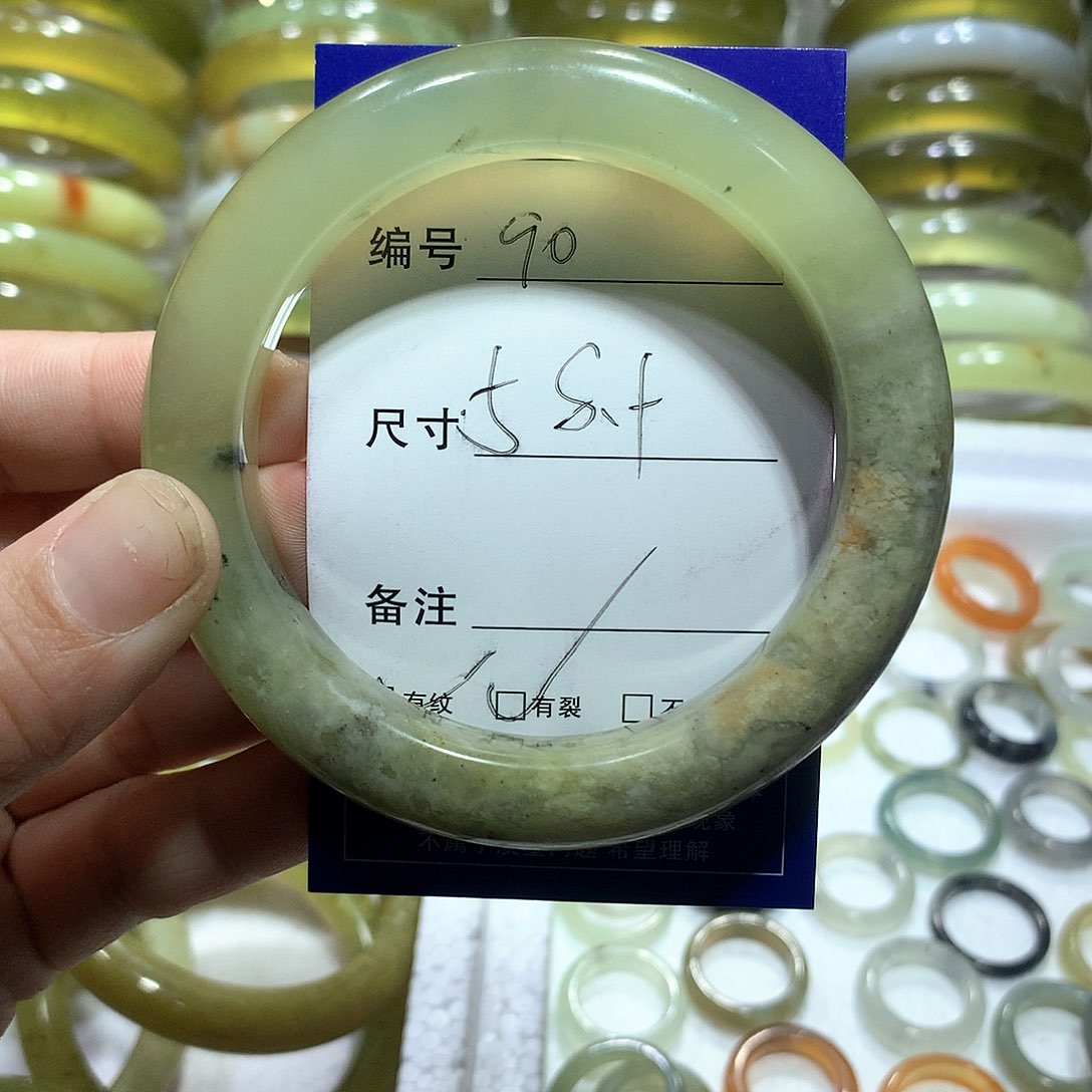 蛇纹石玉手镯未镶嵌