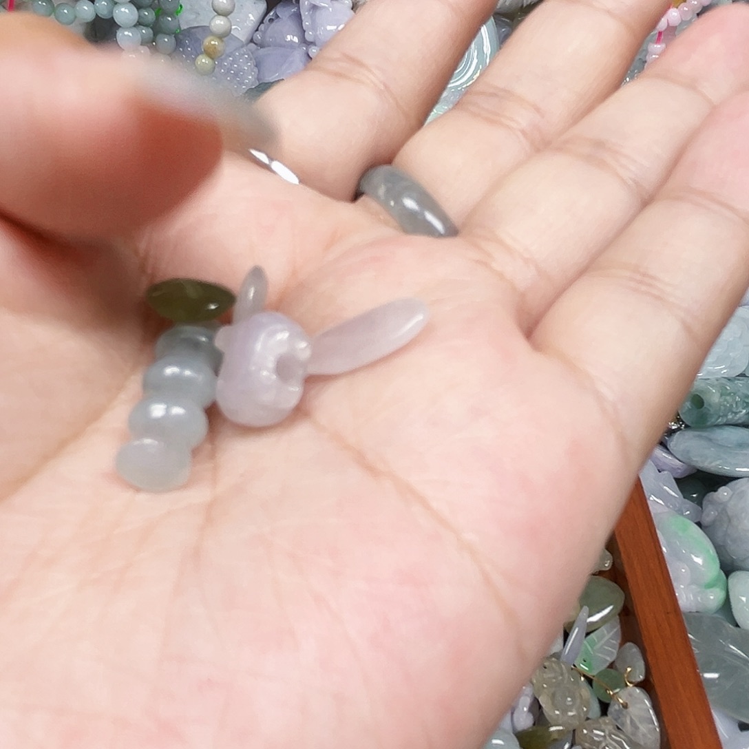 一***圆翡翠未镶嵌吊坠(不含链)1111