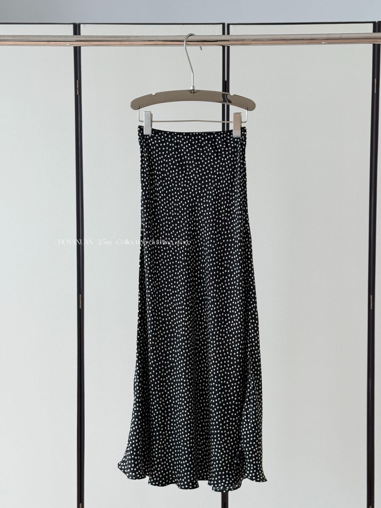 byx真丝混纺小波点斜裁半裙