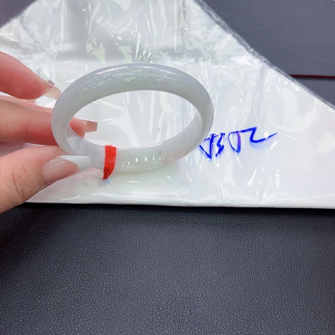 翡翠手镯未镶嵌手镯