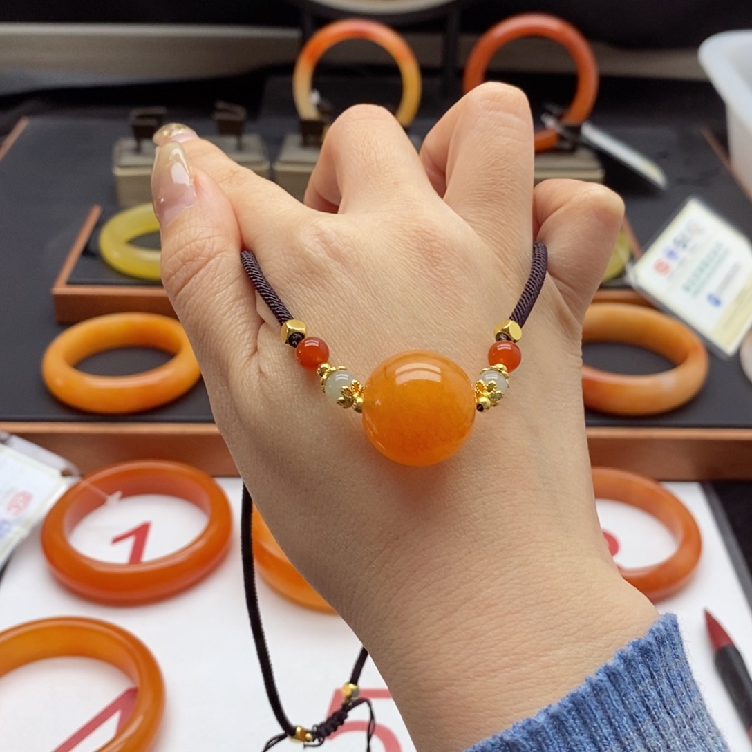 石英质玉（黄龙玉）吊坠未镶嵌