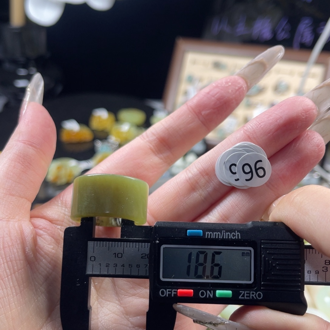 蛇纹石玉未镶嵌戒指