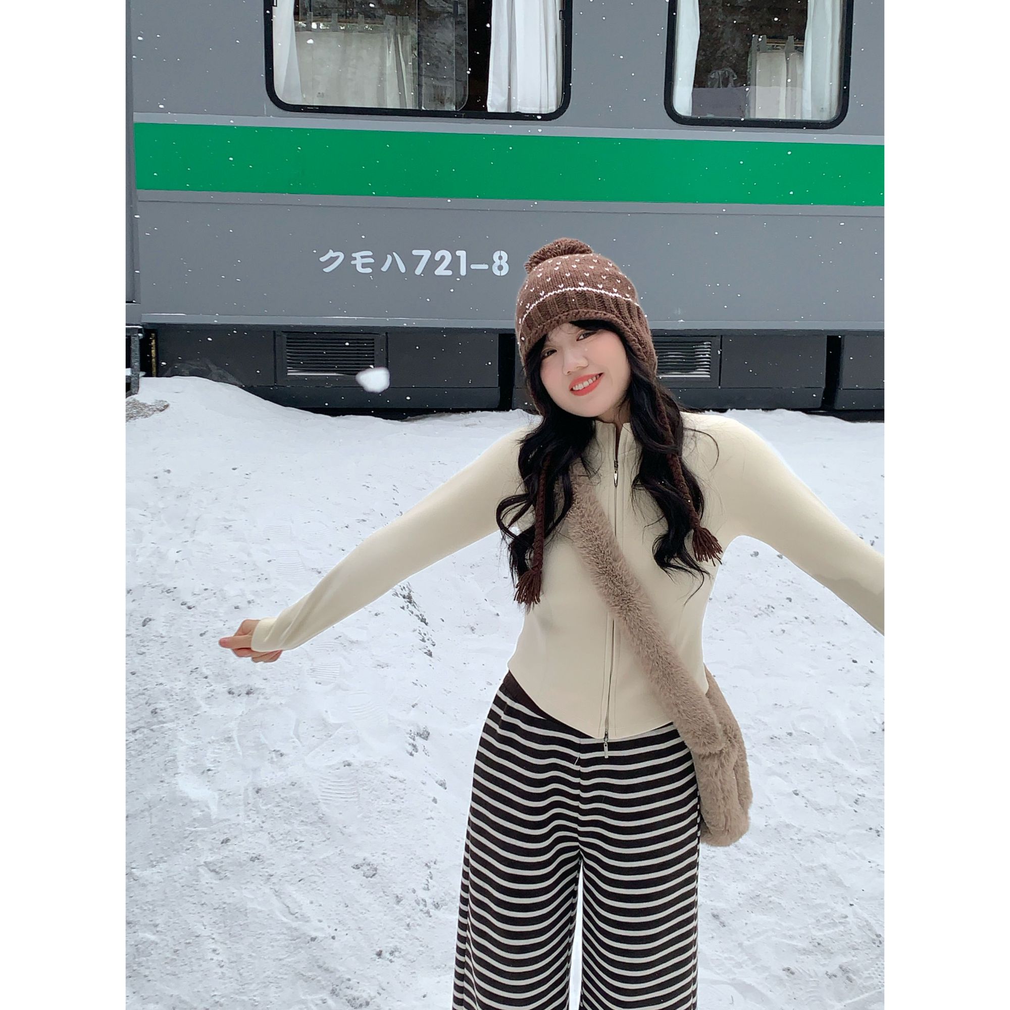 米米子“lu感打底”保暖显瘦收腰上衣休闲洋气设计款U型下摆女装