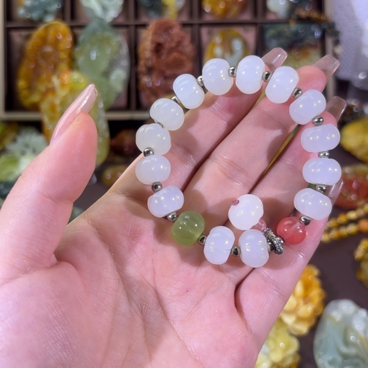 未镶嵌蛇纹石玉颈饰