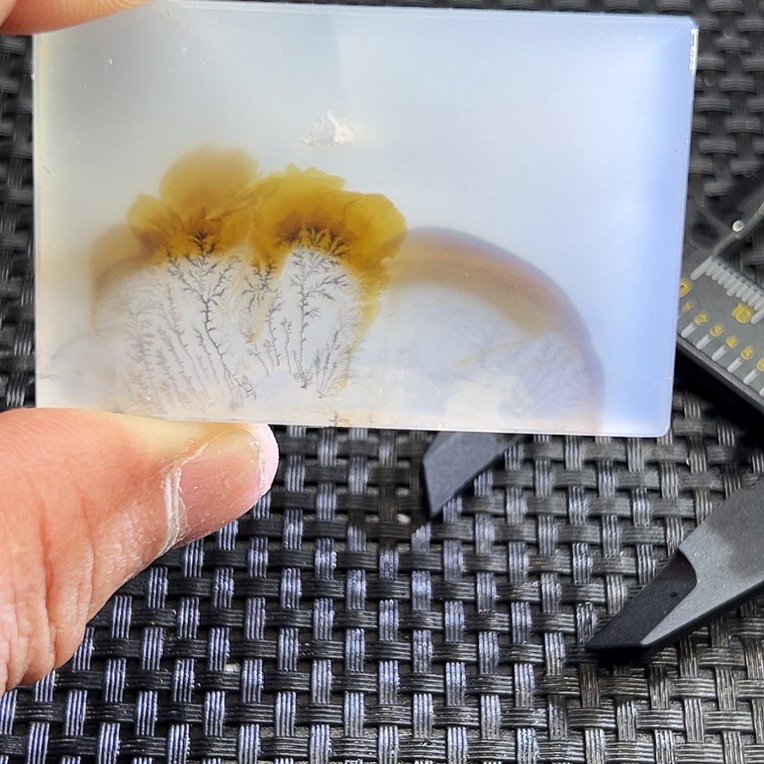 李***7玛瑙/玉髓未镶嵌珠宝半成品