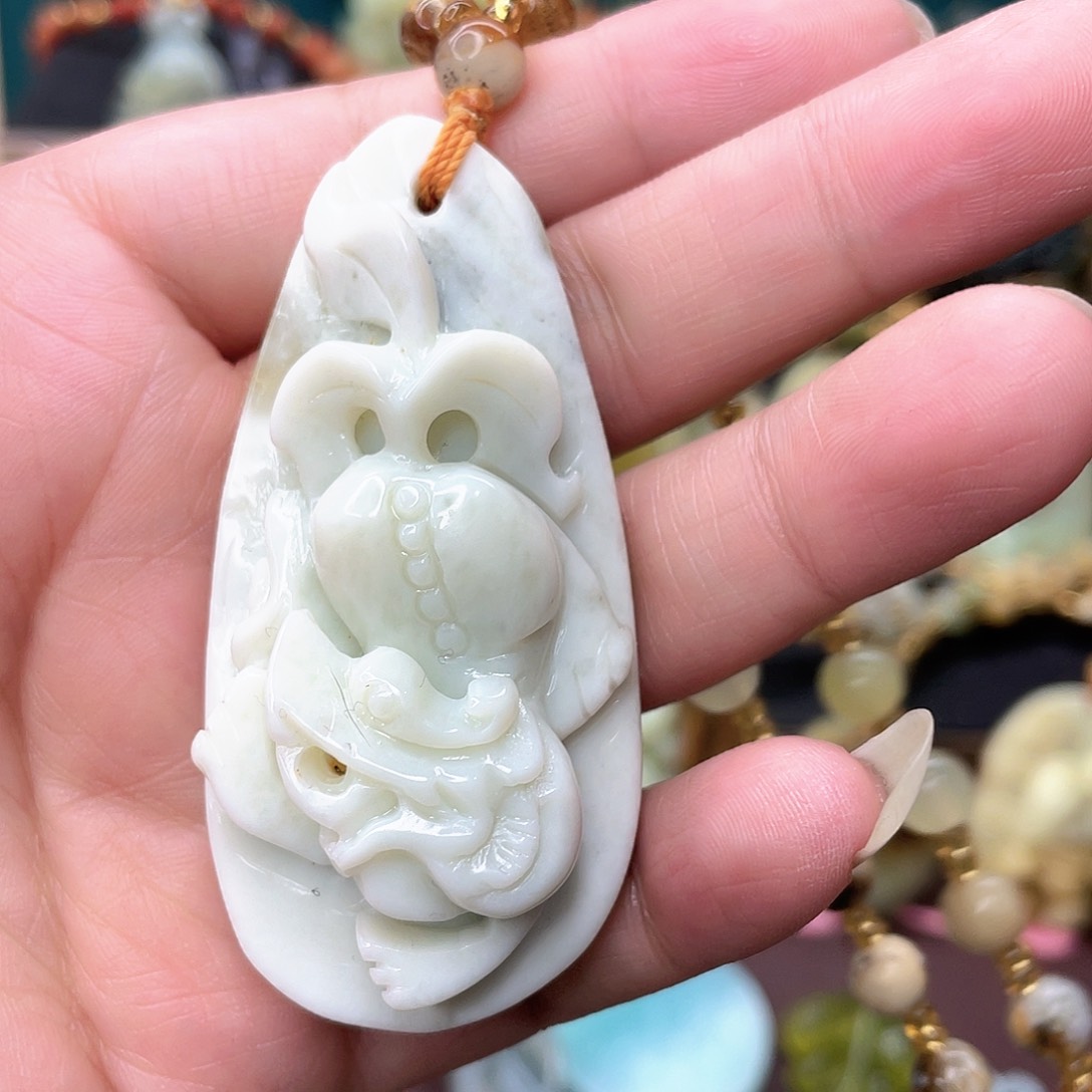 蛇纹石玉颈饰未镶嵌