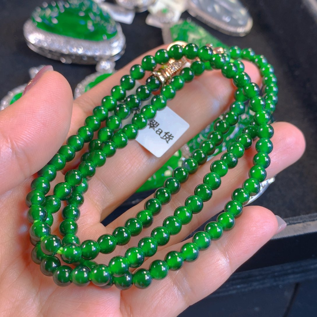 翡翠颈饰未镶嵌翡翠