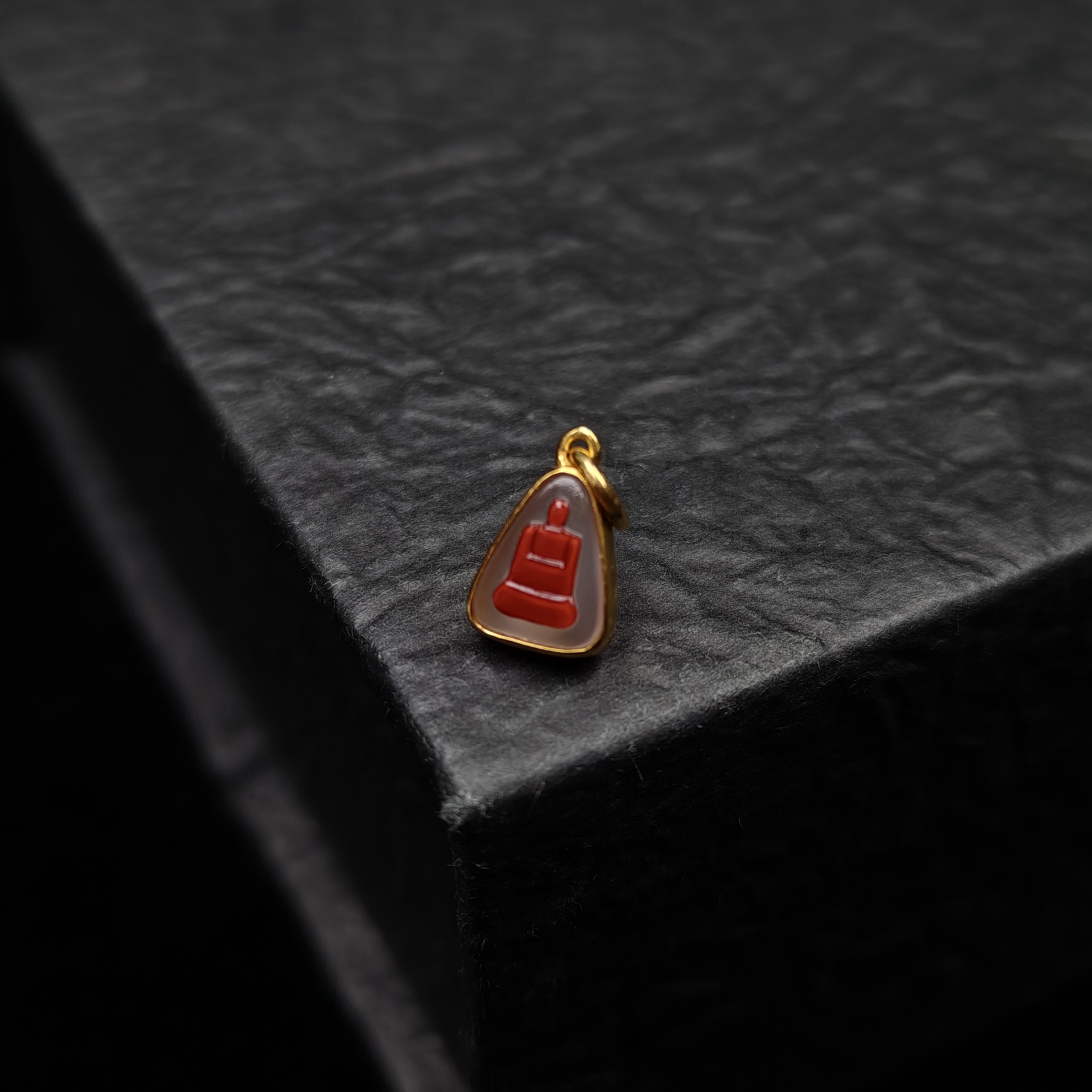 冰飘南红坐佛侧挂+18k 10.3×6.7×3.7 全品无暇