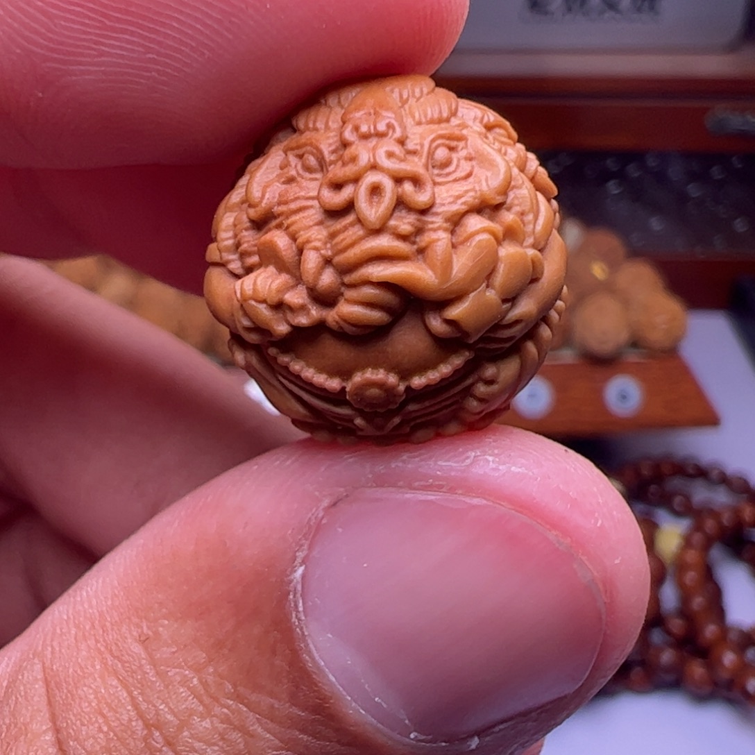 猴头核桃吊坠三面象