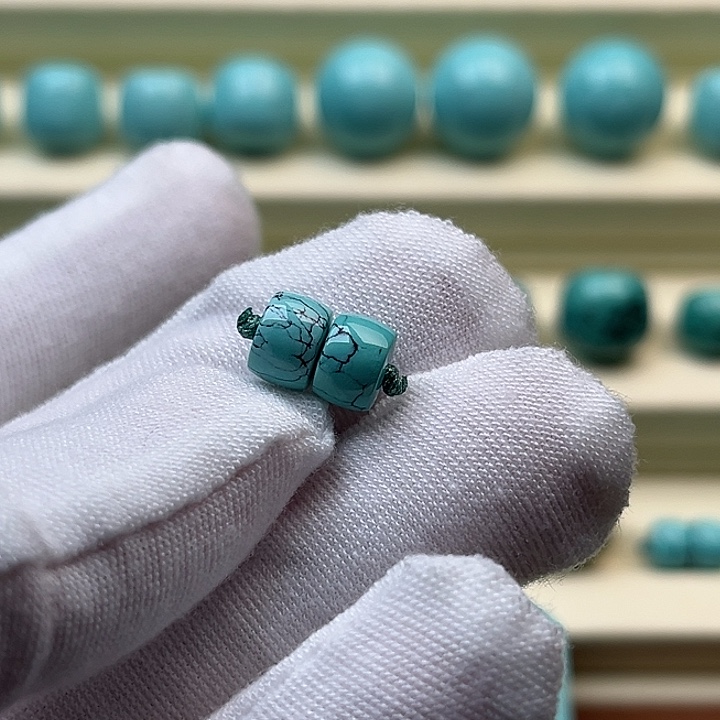 潇***洒绿松石未镶嵌配饰