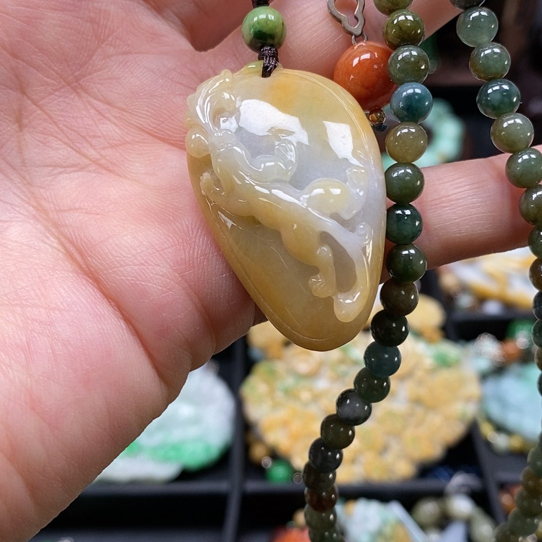 翡翠颈饰未镶嵌翡翠