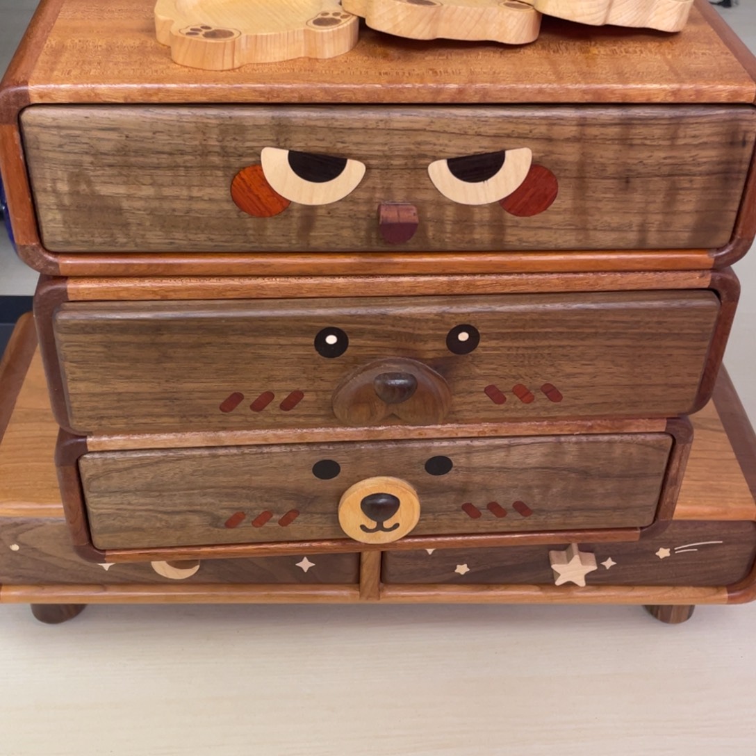 吖****木四个抽屉+三个小熊榉木盘