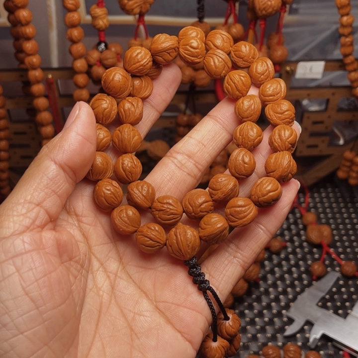 木质类龙纹桃枭挂件