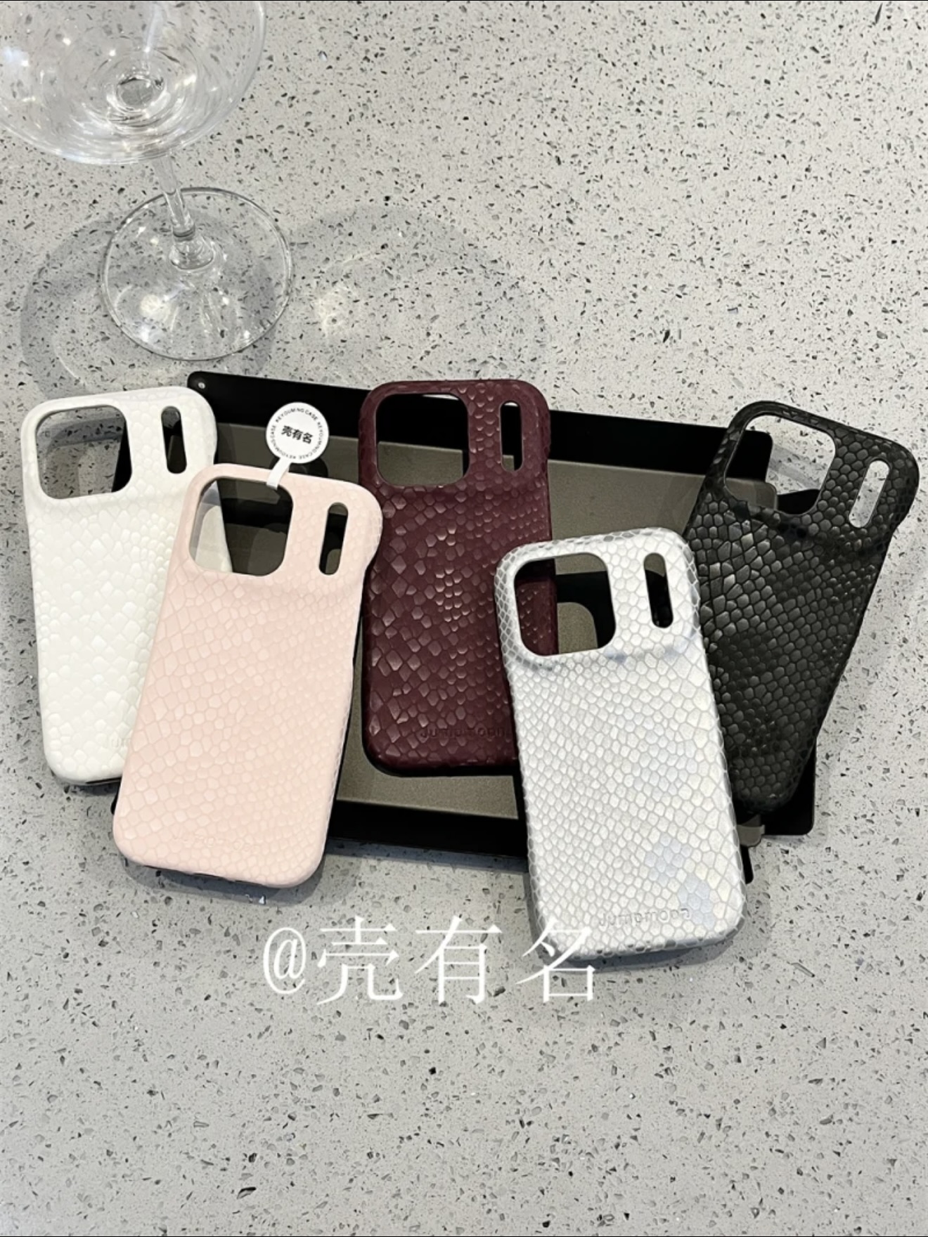 小众蛇皮纹丝绒手机壳适用于苹果17promax/16秋冬不包按键偏光