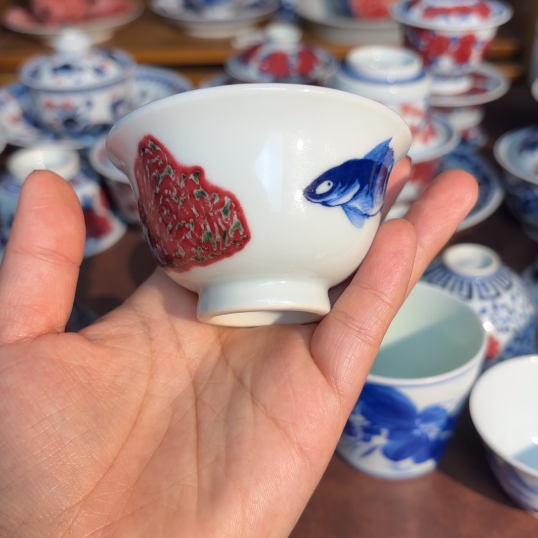 青花釉里红八大山人鱼杯