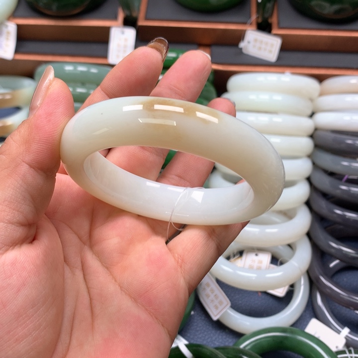 【闪购商品】未镶嵌手镯和田玉