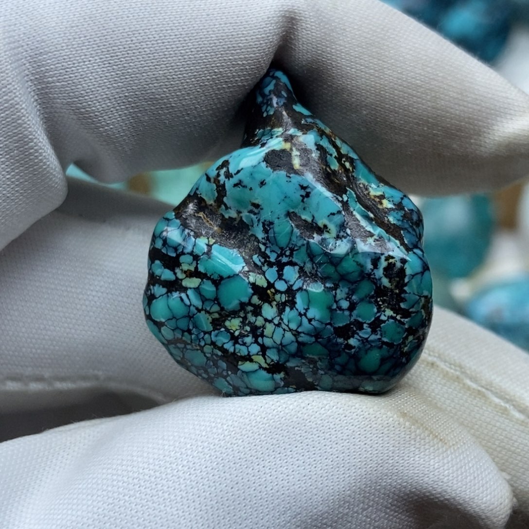 绿松石未镶嵌颈饰