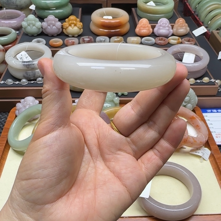 石英岩玉未镶嵌手镯60.5