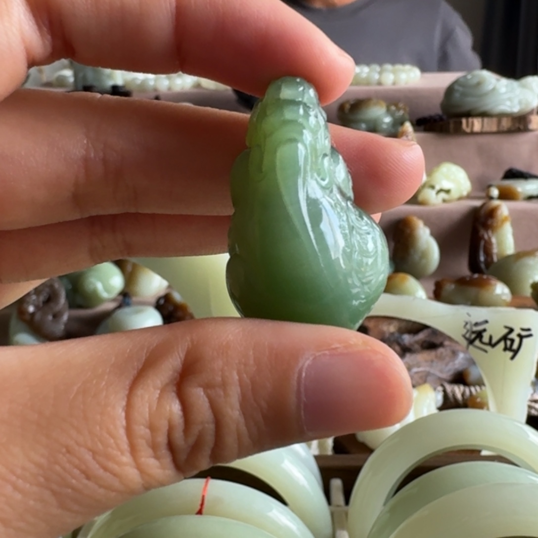颈饰未镶嵌和田玉（糖玉）