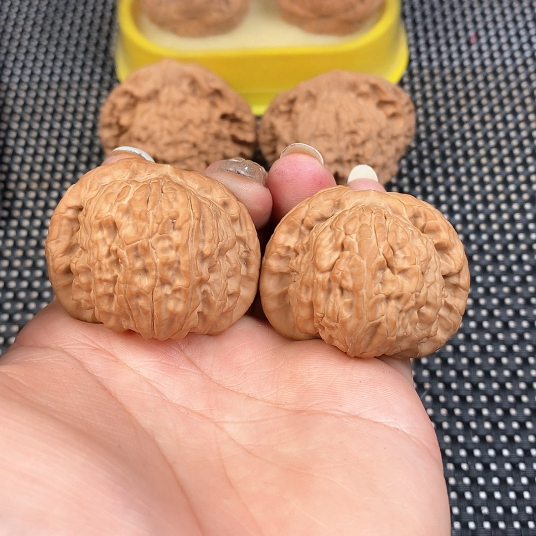 文玩核桃把件42尺满肉白狮子