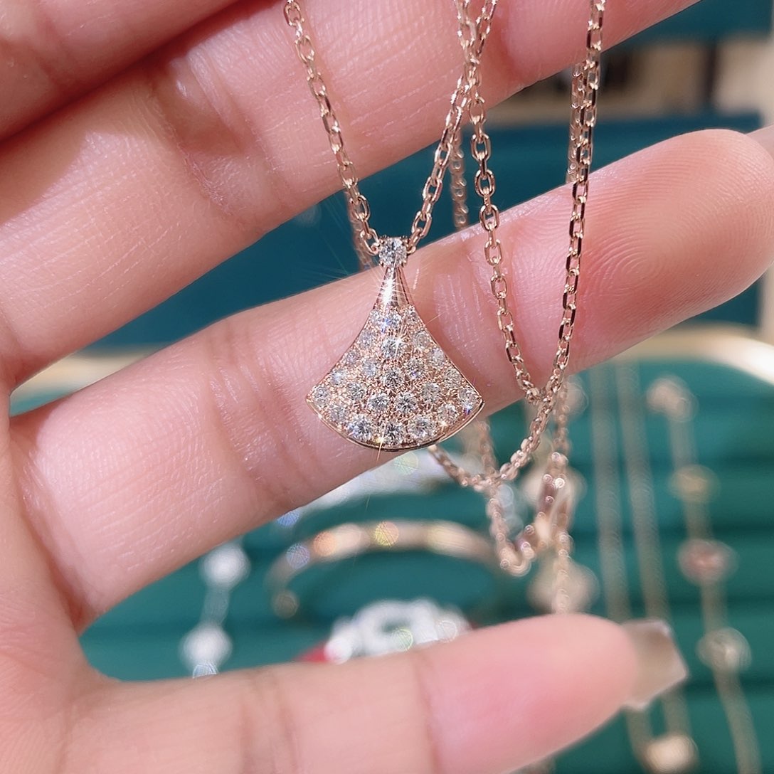 颈饰钻石18K金镶嵌满钻小裙子