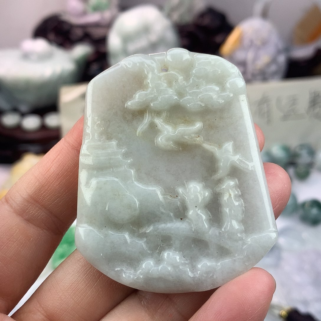 翡翠未镶嵌颈饰一