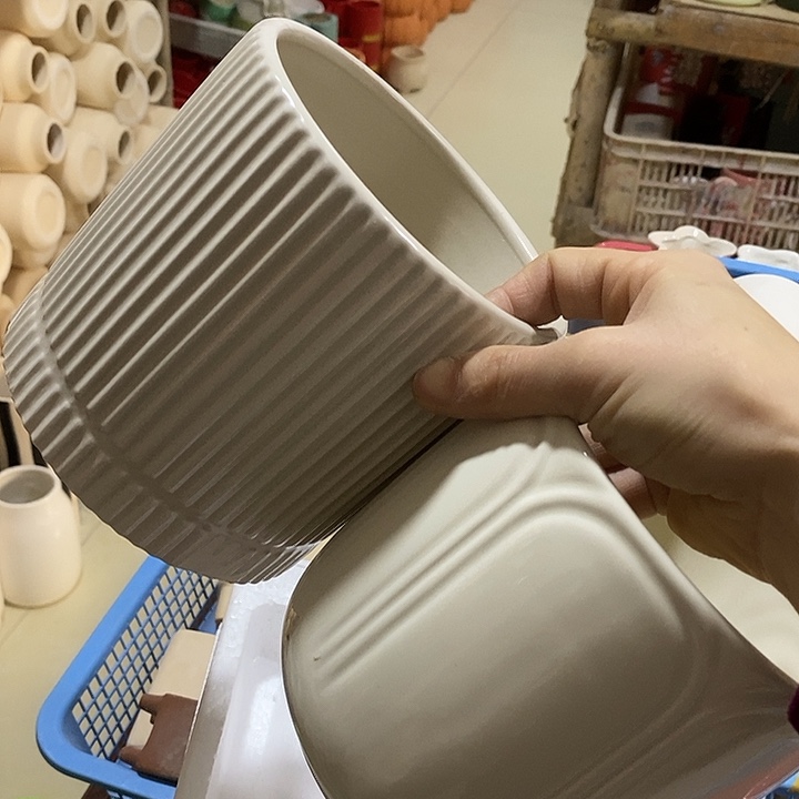 陶盆有孔 瑕疵针孔漏釉介意勿拍外口 13外高13