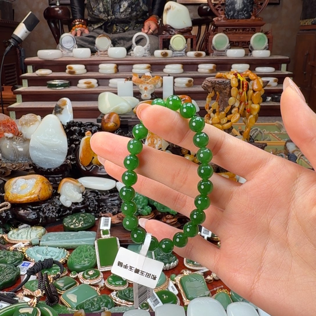 恬***嘛和田玉（碧玉）未镶嵌手链