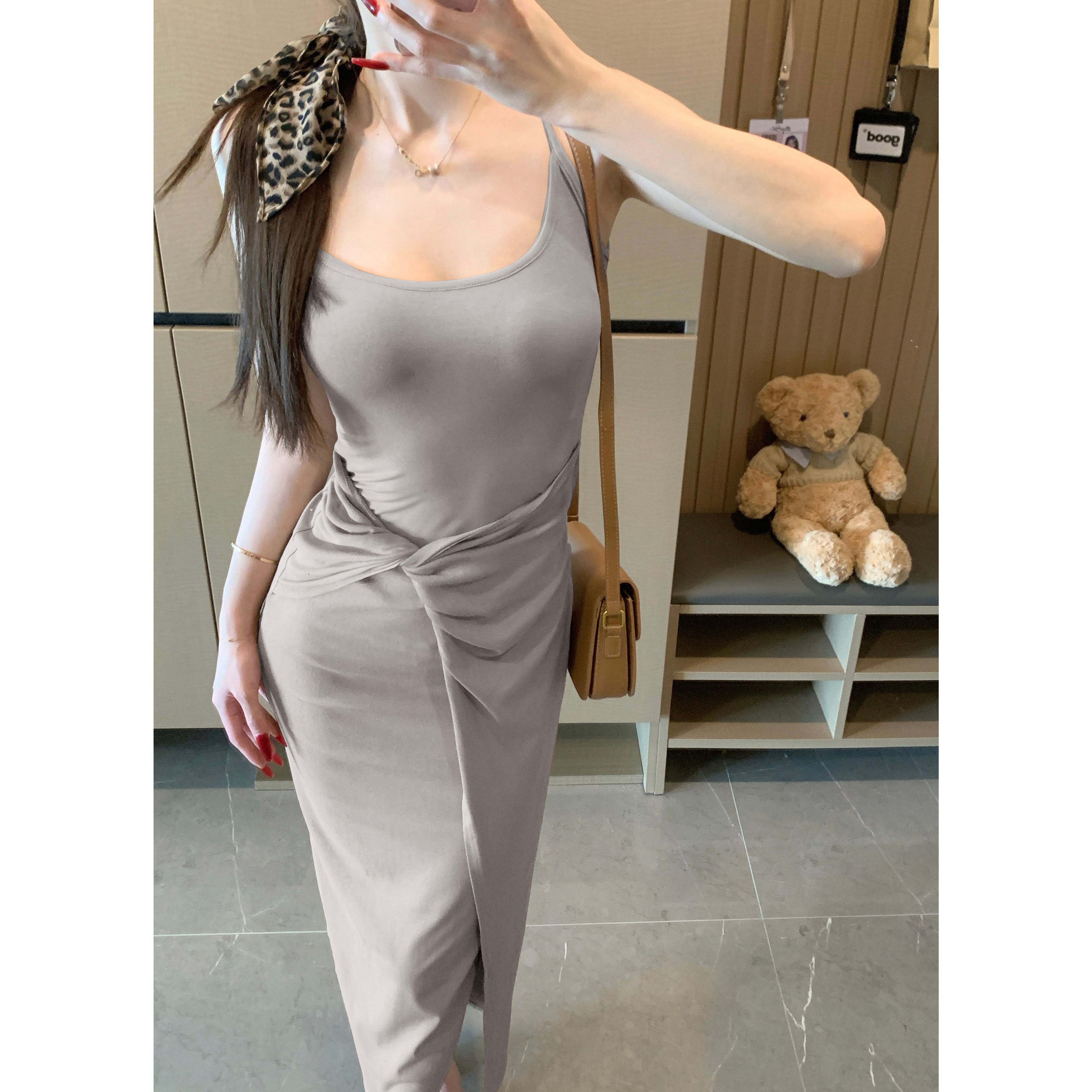 纯欲甜辣妹针织吊带连衣裙女夏季扭结收腰修身显瘦露背包臀裙长裙