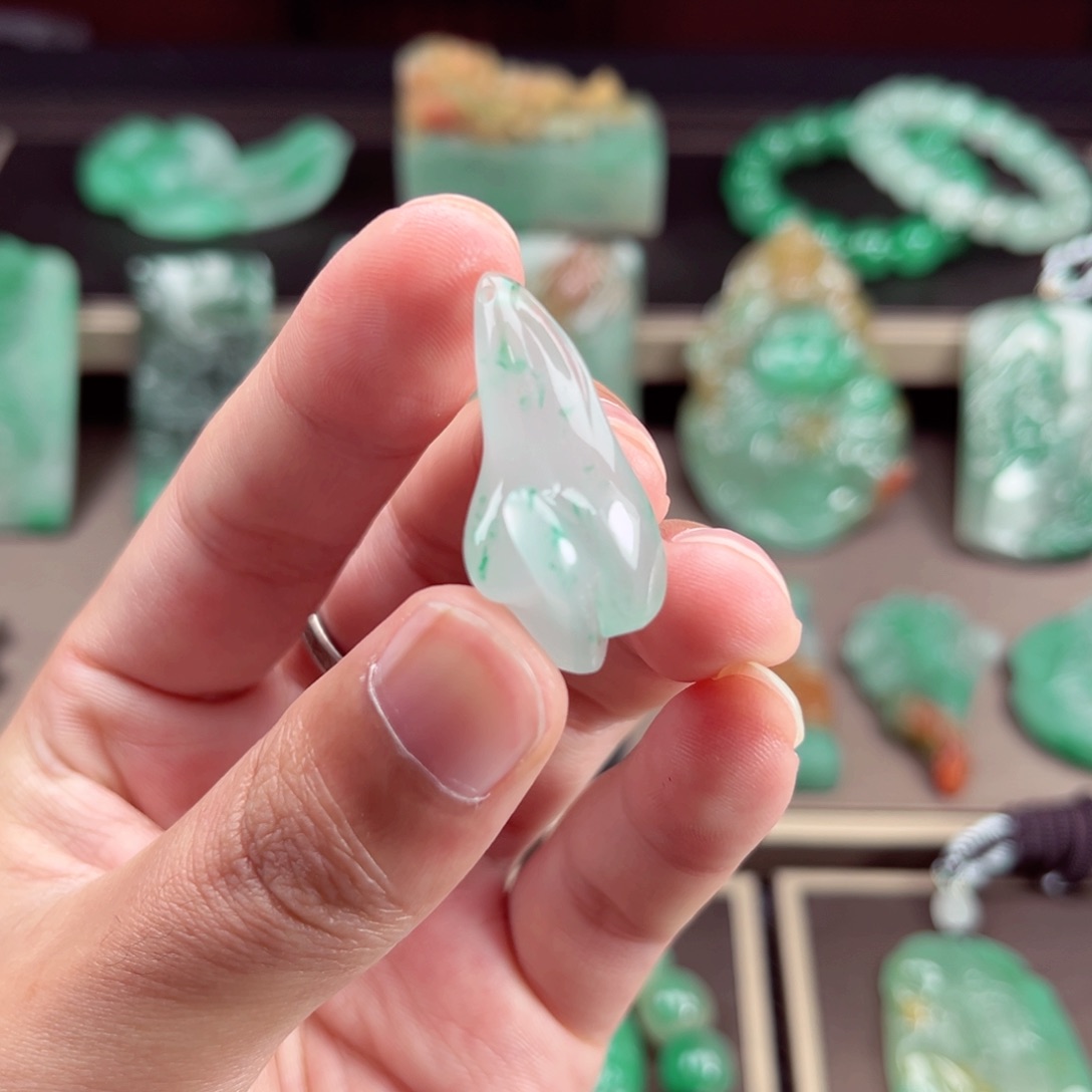 颈饰未镶嵌石英质玉