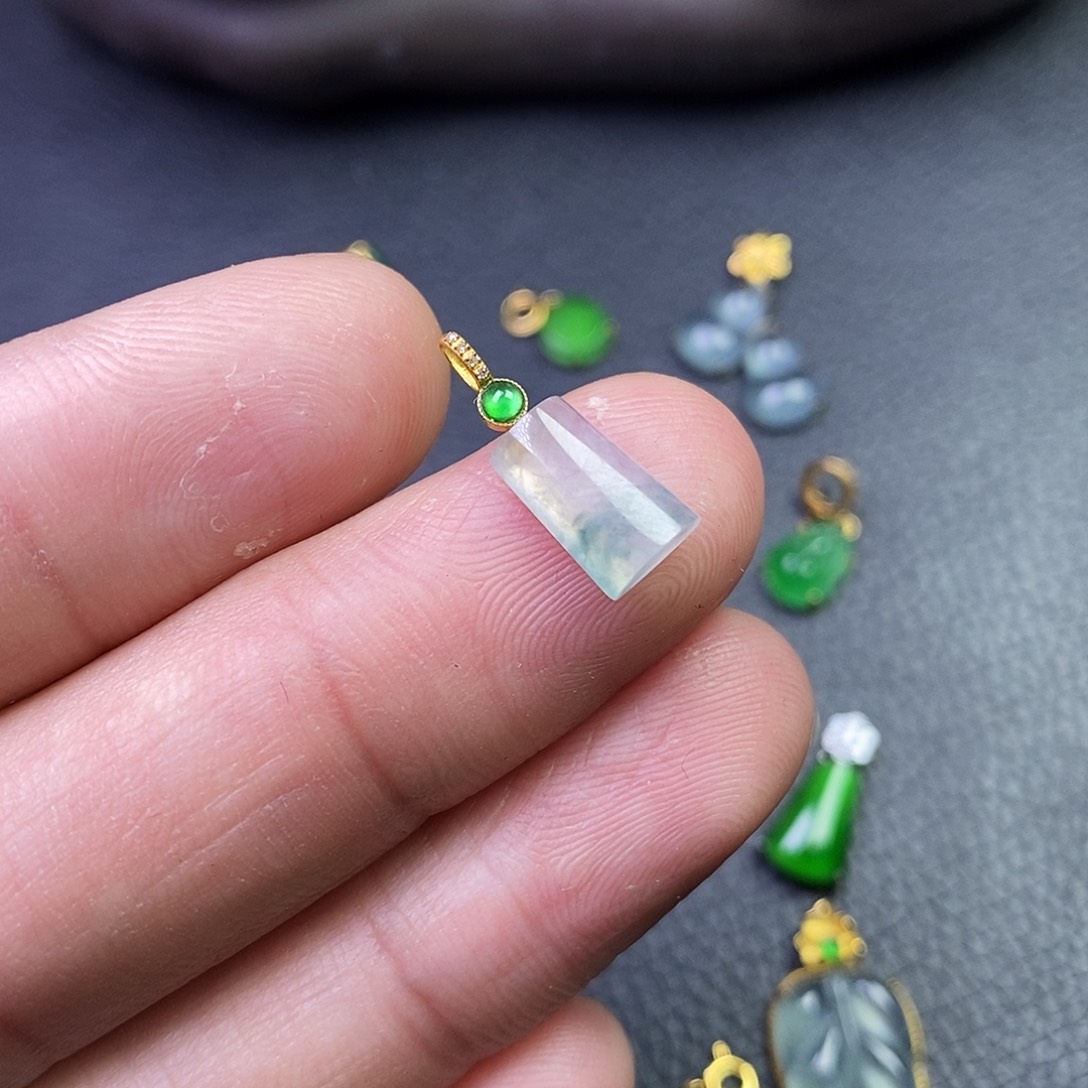 吊坠(不含链)18K金镶嵌翡翠