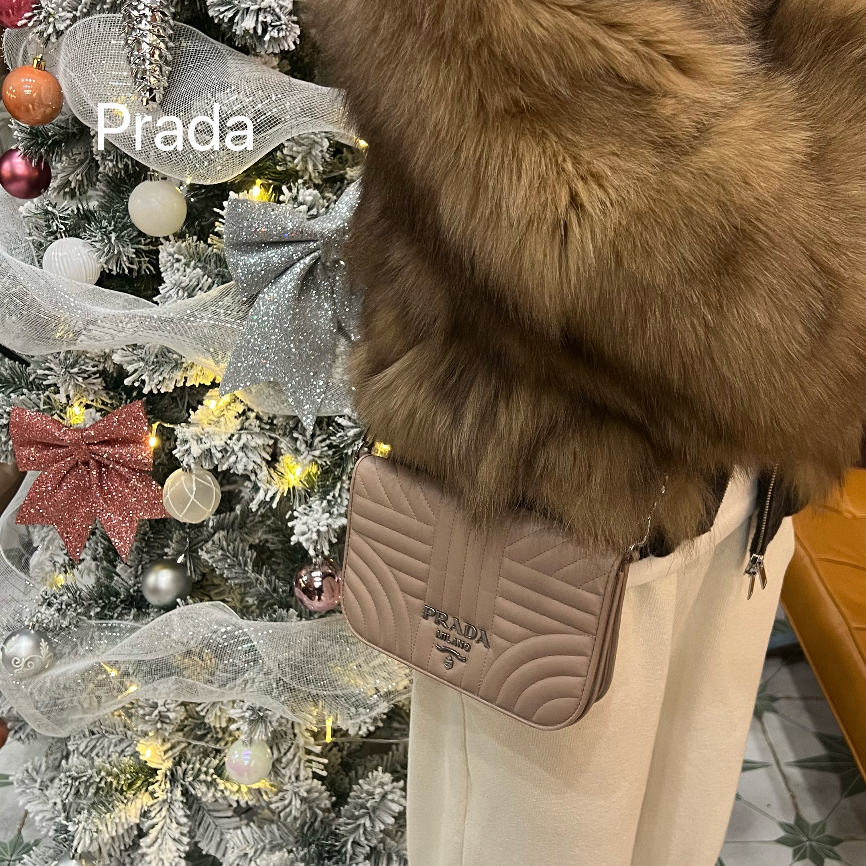 95新 Prada/普拉达 YA21斜挎包成色较新时尚百搭95新/代卖服务